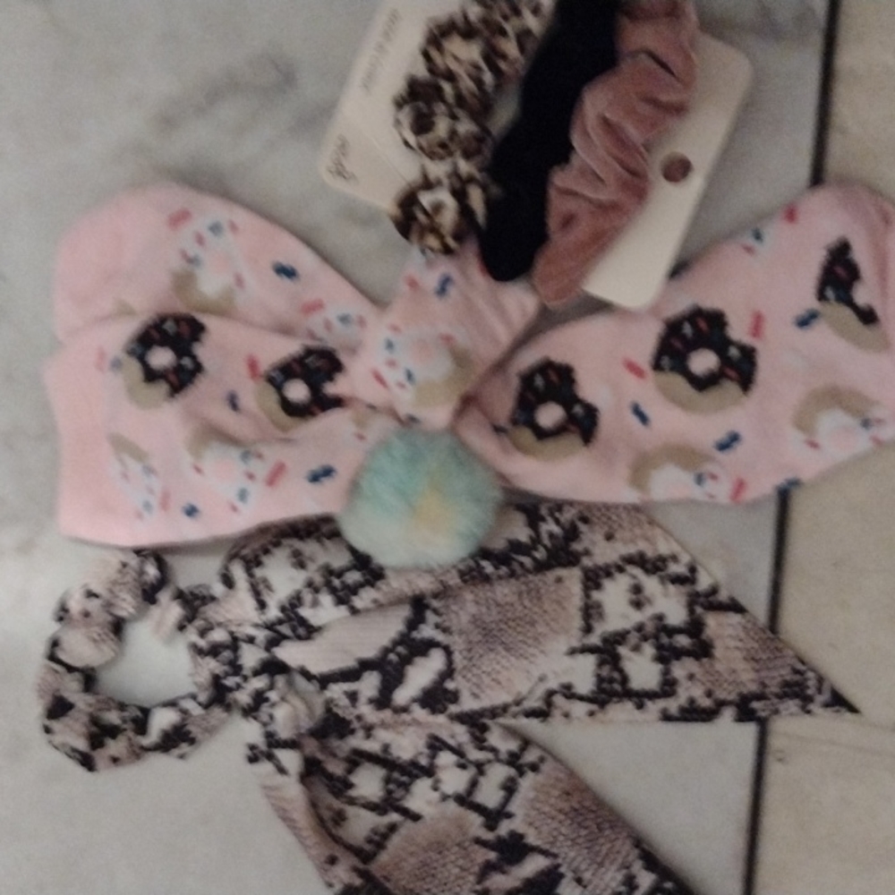 Hair accessory gift sets with pink donut socks ladies